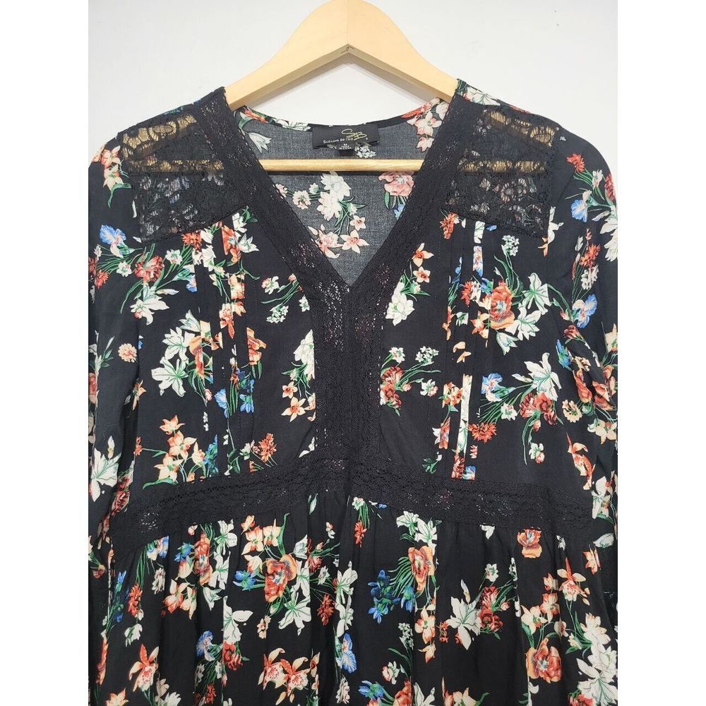 Suzanne Betro Floral and Lace trim Blouse with Back Tie Size Medium - Picture 3 of 5